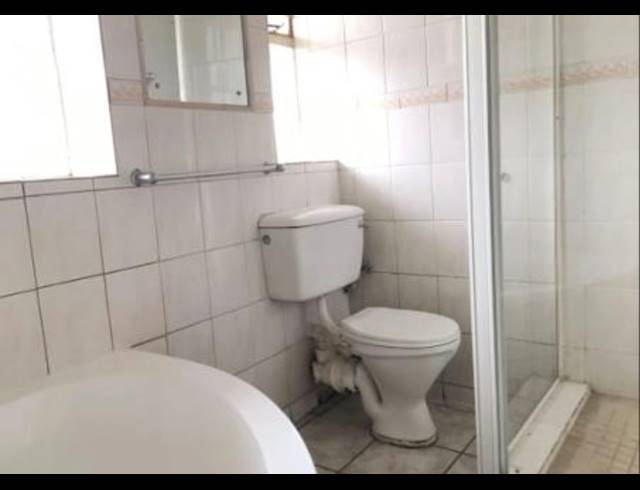 1 bed property to rent in RHODESFIELD